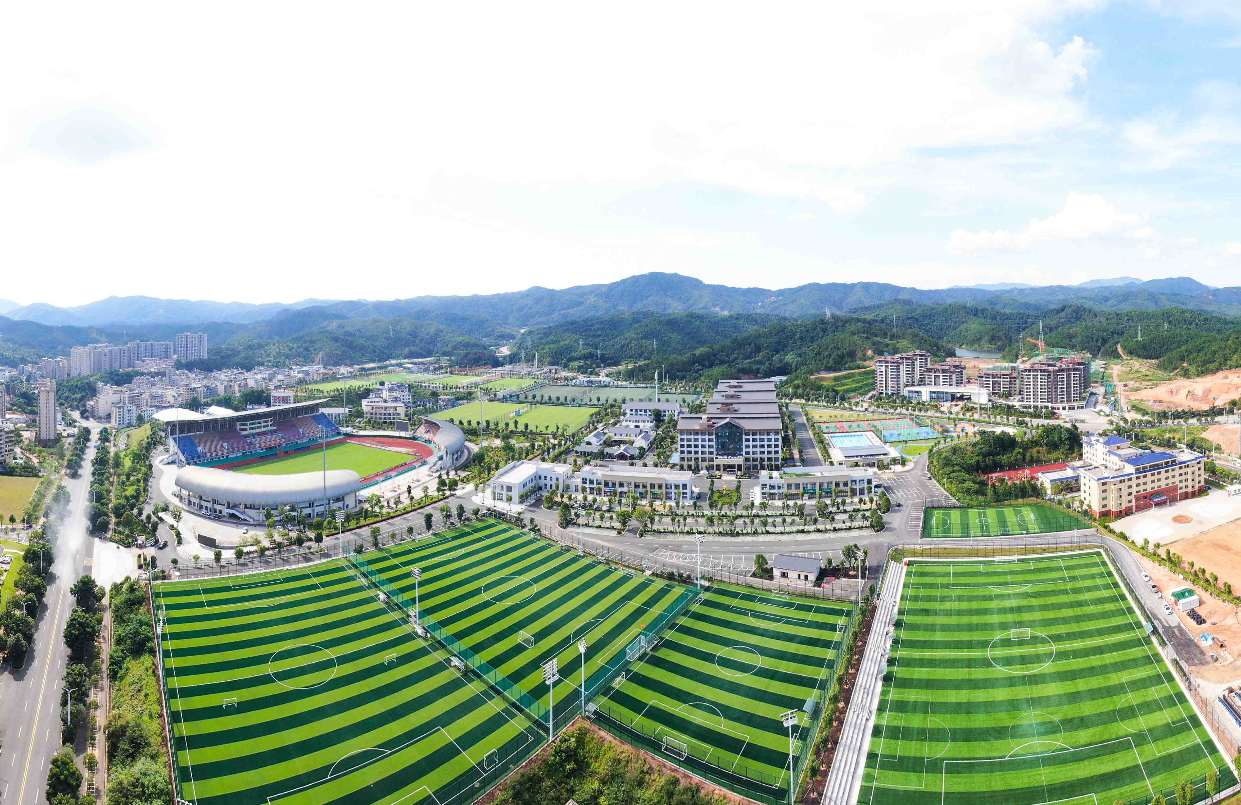 图为定南青少年足球训练中心。